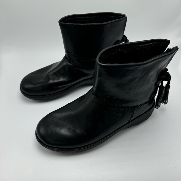 FitFlop Mukluk Shorty 2 Black Leather Sherpa Lined Womens Size 9 Tassels - Picture 1 of 12